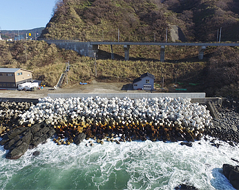 堅苔沢漁港海岸